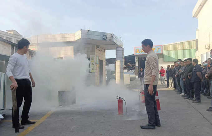 在这个风管厂里，我们看到了一个成熟企业对员工生命安全的重视