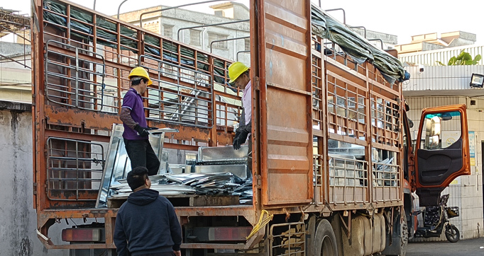 今天又一批共板风管货物成功出货，感谢客户信任与支持